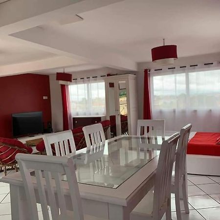Appartements Andrian Location أنتاناناريفو المظهر الخارجي الصورة