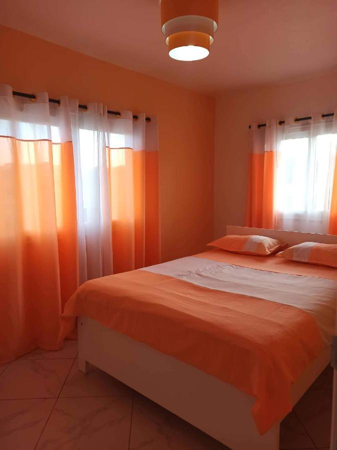 Appartements Andrian Location أنتاناناريفو المظهر الخارجي الصورة