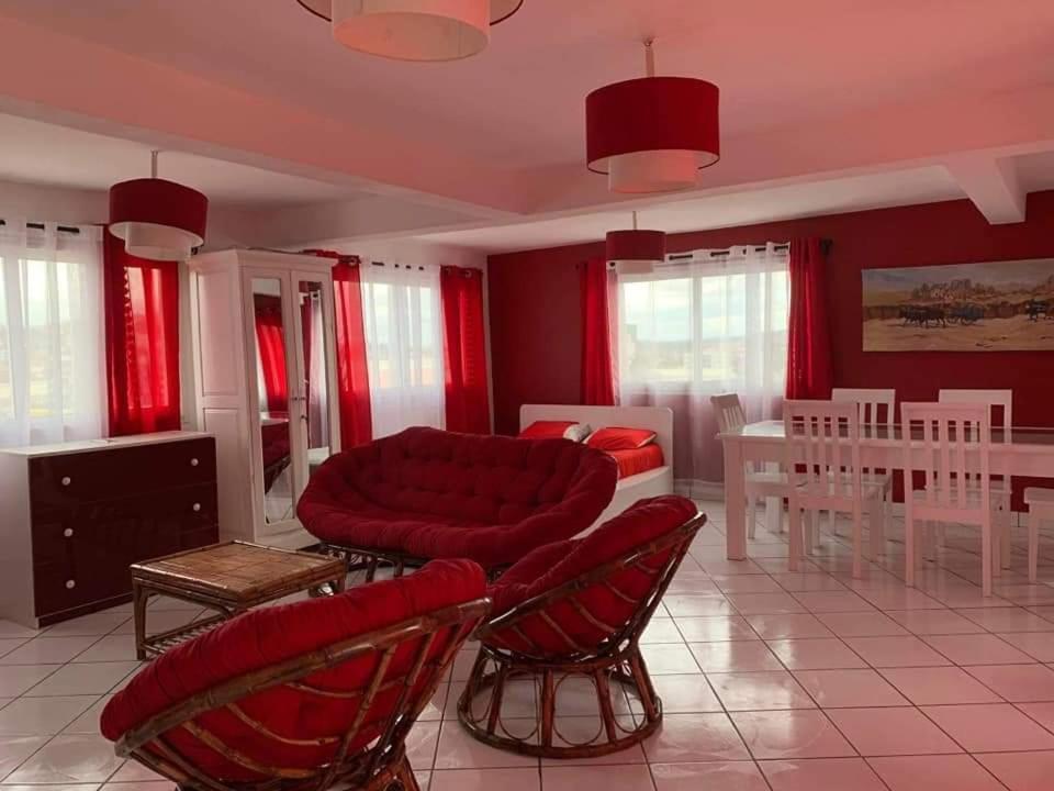 Appartements Andrian Location أنتاناناريفو المظهر الخارجي الصورة