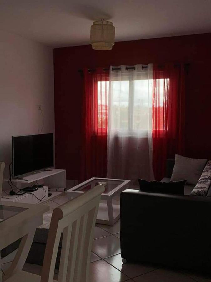 Appartements Andrian Location أنتاناناريفو المظهر الخارجي الصورة
