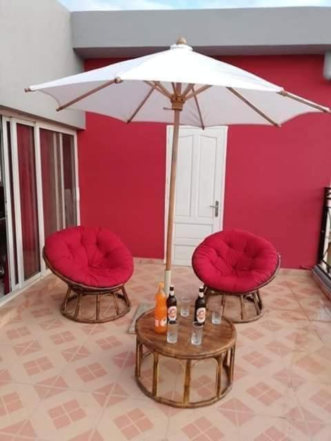 Appartements Andrian Location أنتاناناريفو المظهر الخارجي الصورة
