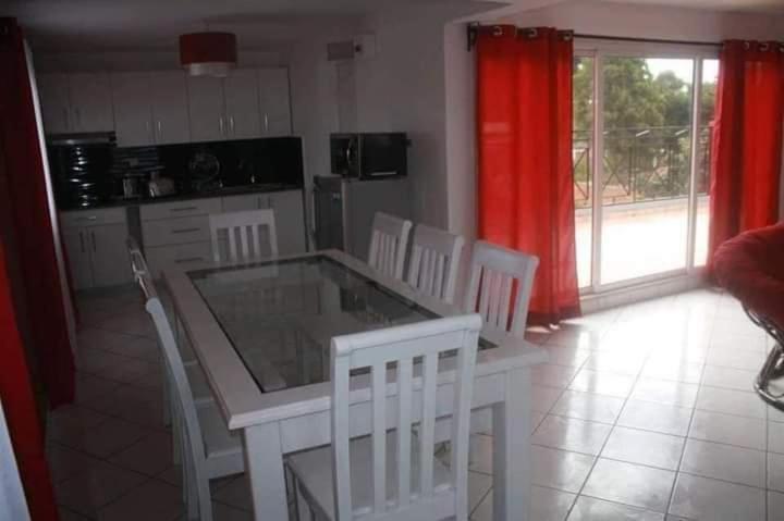 Appartements Andrian Location أنتاناناريفو المظهر الخارجي الصورة