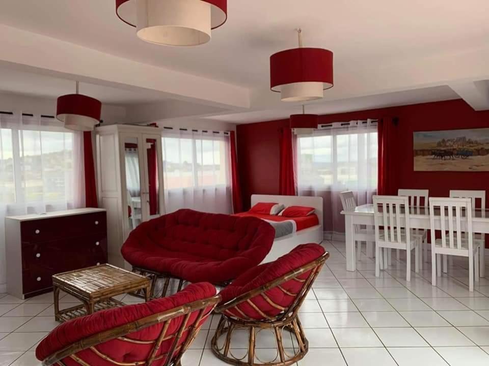 Appartements Andrian Location أنتاناناريفو المظهر الخارجي الصورة