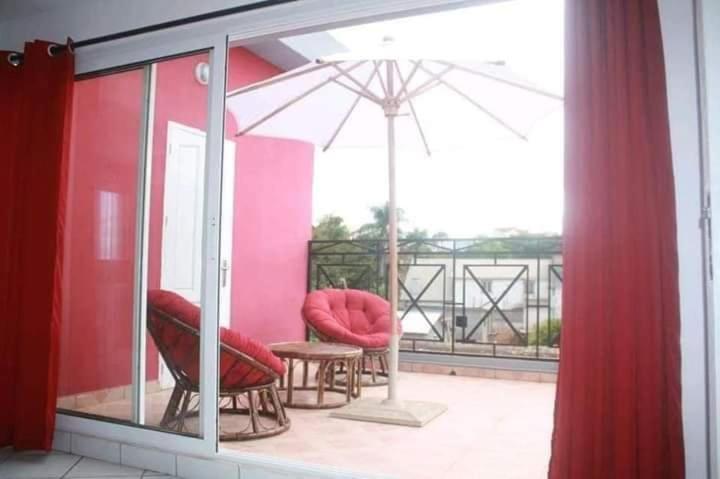 Appartements Andrian Location أنتاناناريفو المظهر الخارجي الصورة