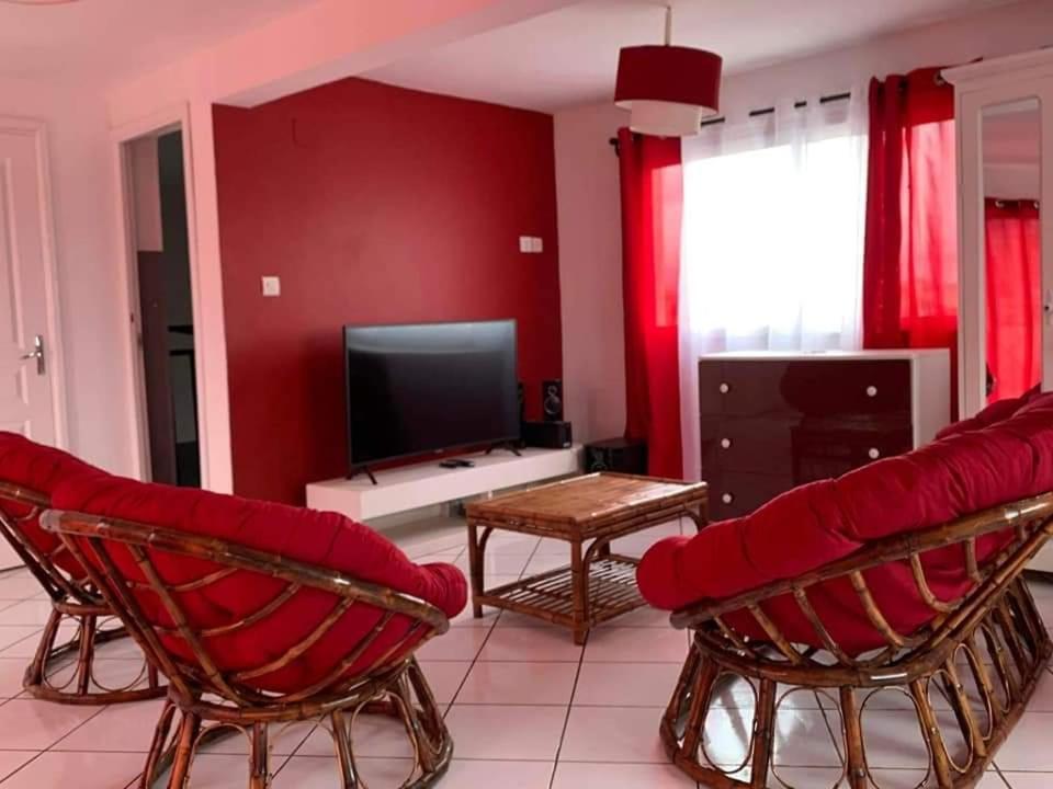 Appartements Andrian Location أنتاناناريفو المظهر الخارجي الصورة