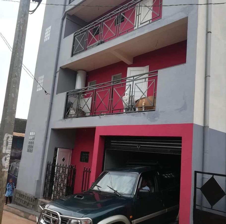 Appartements Andrian Location أنتاناناريفو المظهر الخارجي الصورة